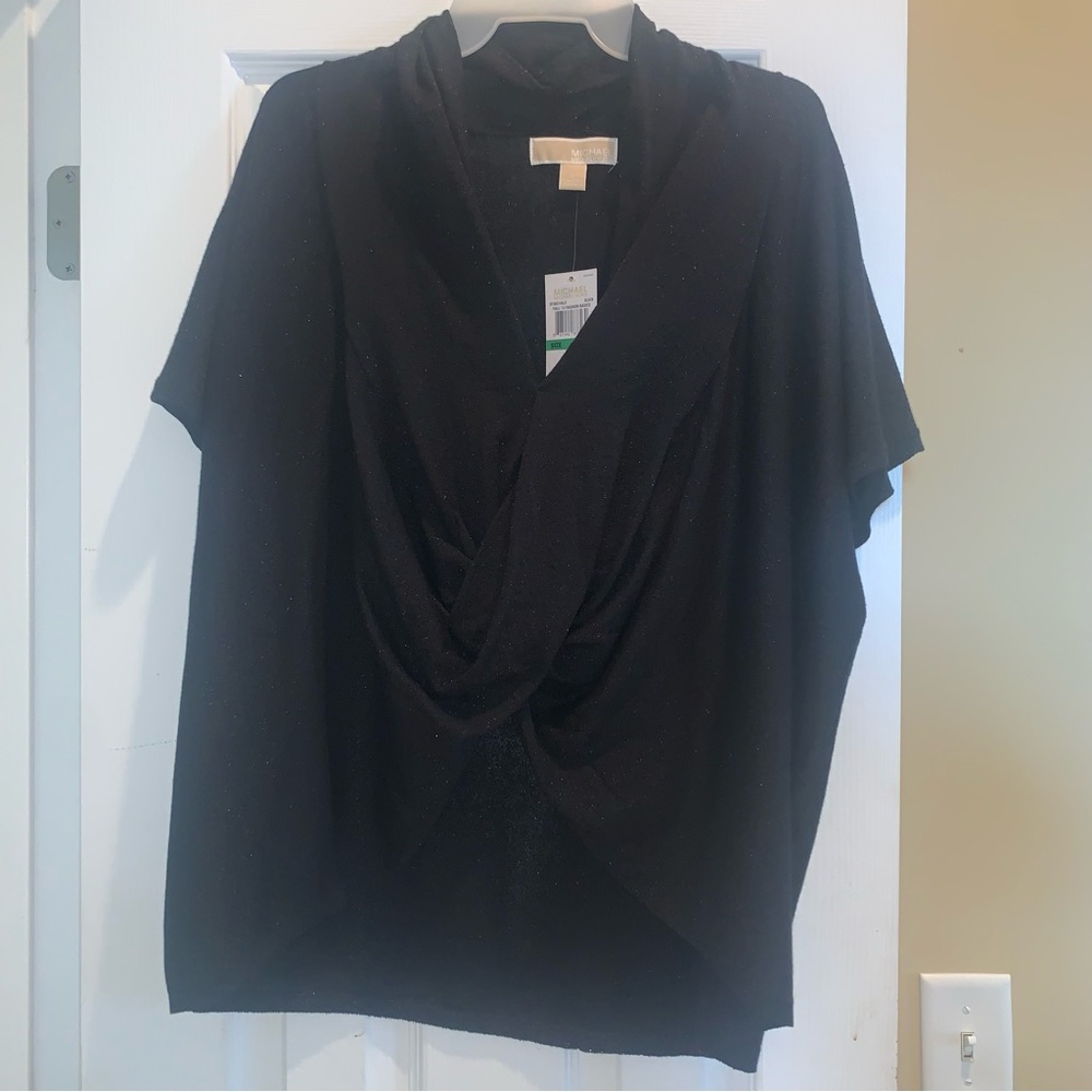 Michael Kors Brand NWT
Black Top with soft shimmer in the fabric.